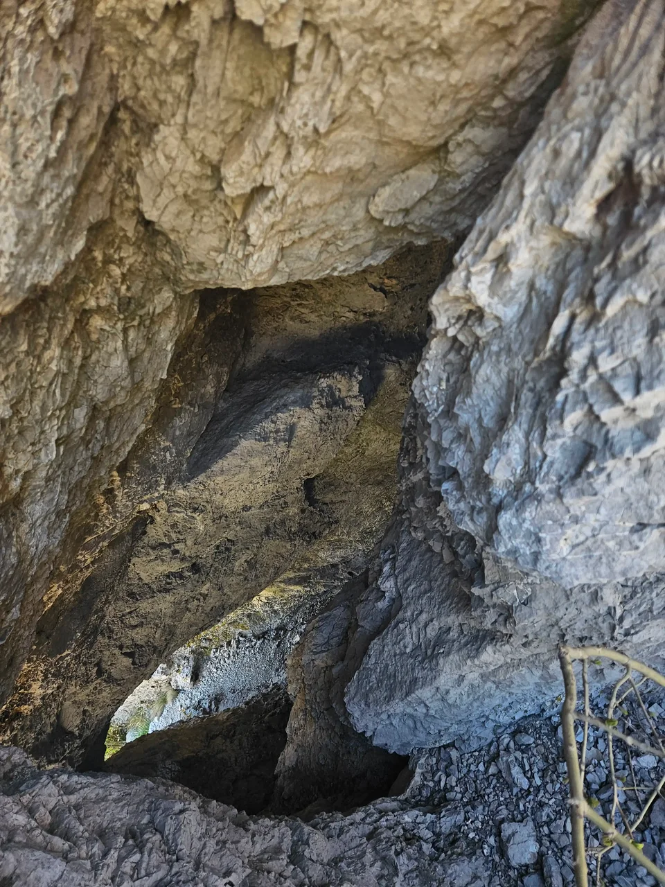 Mini cave Buchvata
