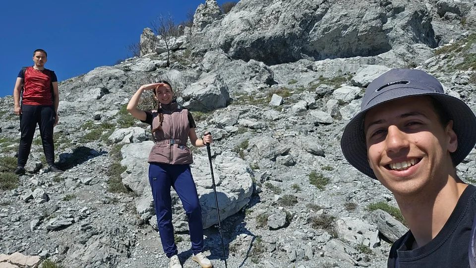 Climbing down from Pesechnika