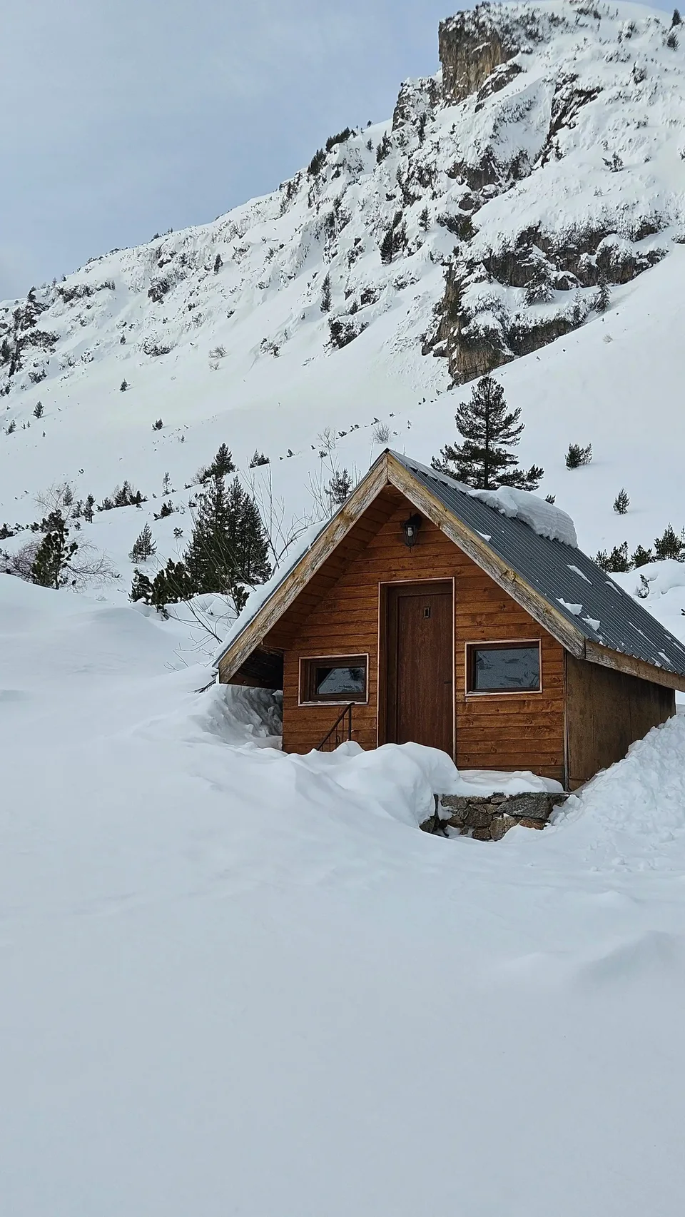 Malyovitsa hut winter