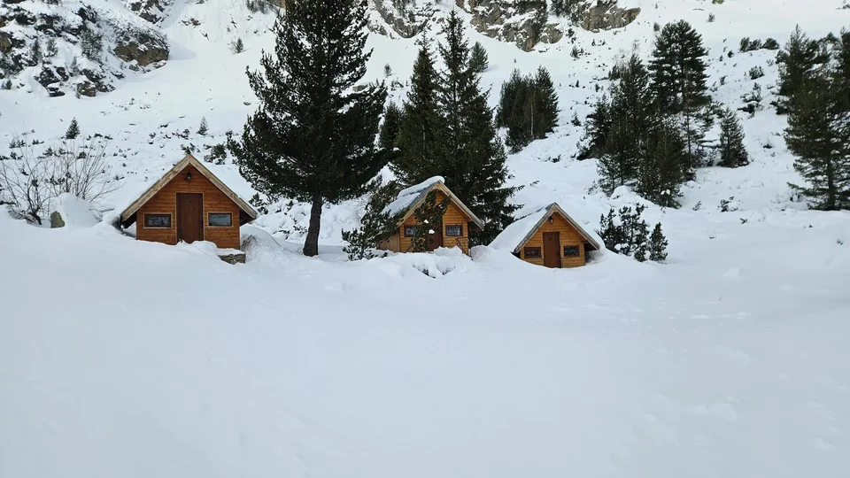 Malyovitsa hut winter